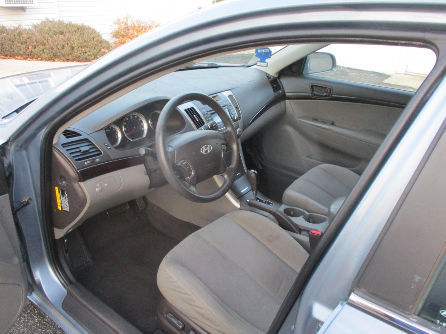 2009 Hyundai Sonata GLS (5NPET46C39H) with an 2.4L L4 DOHC 16V engine, AUTOMATIC transmission, located at 540a Delsea Drive, Sewell, NJ, 08080, (856) 589-6888, 39.752560, -75.111206 - Photo#12